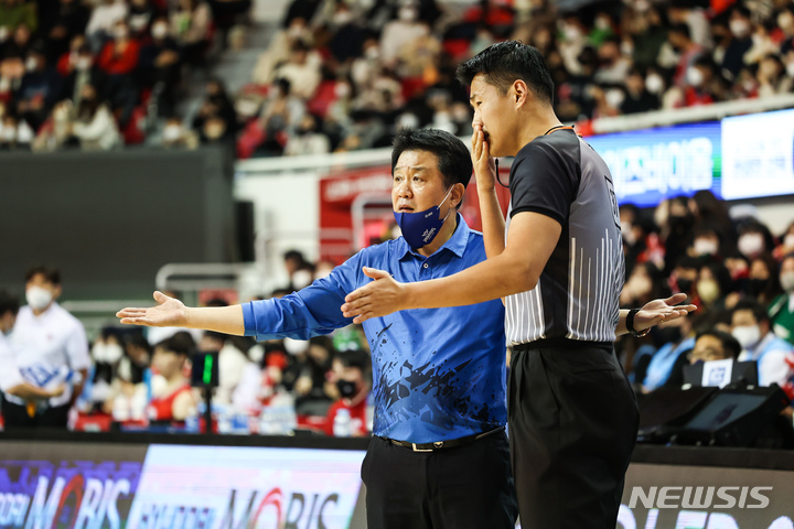 [서울=뉴시스]대구 한국가스공사 유도훈 감독 (사진 = KBL 제공)