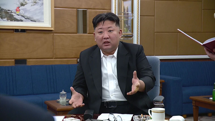 [서울=뉴시스] 김정은 북한 국무위원장이 지난 29일 노동당 중앙위원회 제8기 제6차 전원회의 4일차 회의를 지도했다고 조선중앙TV가 30일 보도했다. (사진=조선중앙TV 캡처) 2022.12.30. photo@newsis.com *재판매 및 DB 금지