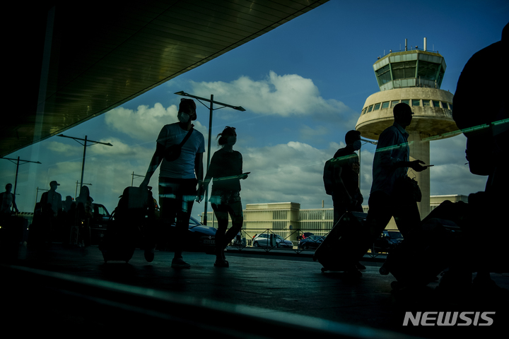 캐나다·호주, 중국 여행객에 출국 전 코로나 검사 요구