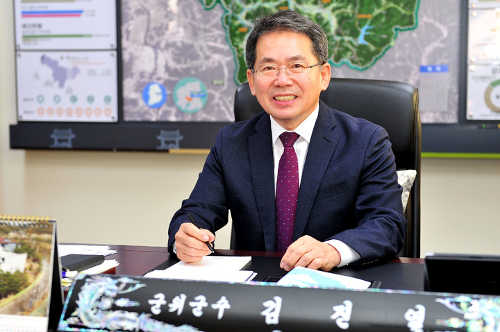 김진열 군위군수 *재판매 및 DB 금지