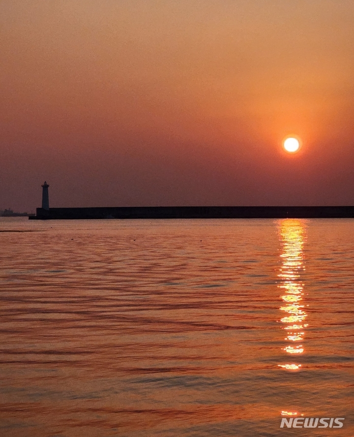 [울산=뉴시스] 박수지 기자 =간절곶 일출. 2023.01.01. parksj@newsis.com