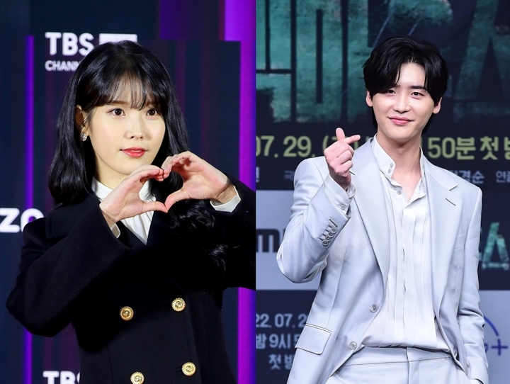 [서울=뉴시스] 아이유, 이종석. 2022.01.01.(사진 = 골든디스크 어워즈 사무국, MBC 제공) photo@newsis.com*재판매 및 DB 금지 