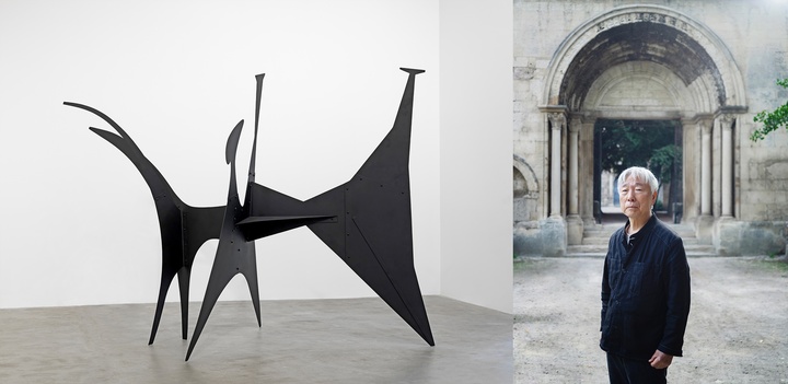 알렉산더 칼더(1898-1976) 〈Black Beast〉 1940 Sheet metal, bolts, and paint 261.6 x 414 x 199.4 cm Image courtesy of Calder Foundation, New York / Art Resource, New Yorkⓒ 2021 Calder Foundation, New York / Artists Rights Society (ARS), New York / SACK, Seoul 사진: Ken Adlard © Calder Foundation, New York 이미지 제공: 국제갤러리. 오른쪽 이우환 화백. 사진: Claire Dorn Courtesy of Studio Lee Ufan 이미지 제공: 국제갤러리 *재판매 및 DB 금지