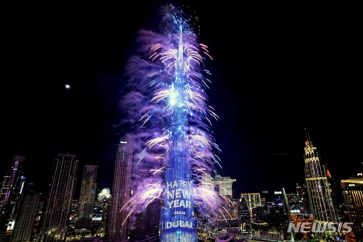 [두바이=AP/뉴시스] 중동을 찾는 중국인 관광객이 늘어나고 있다. 사진은 아랍에미리트 두바이의 부르즈 할리파. 2023.01.01.