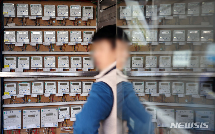 [서울=뉴시스] 조성우 기자 = 1월부터 전기 요금이 작년 4분기 대비 평균 9.5% 올랐다. 2023.01.01. xconfind@newsis.com