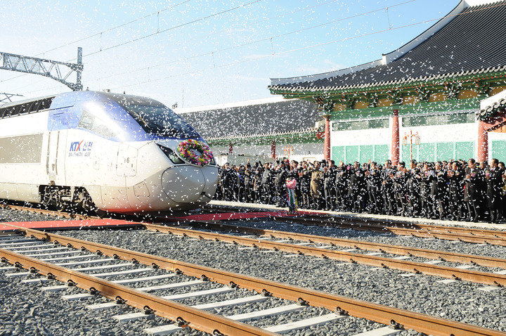 [진주=뉴시스] 진주역 KTX 운행. (사진=뉴시스 DB). photo@newsis.com *재판매 및 DB 금지