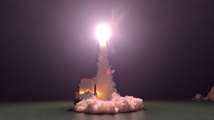 지난 12월 30일 오후 6시50분께 진행된 고체 추진 우주발사체 비행시험 모습. 출처: 국방부 제공영상 캡처 *재판매 및 DB 금지