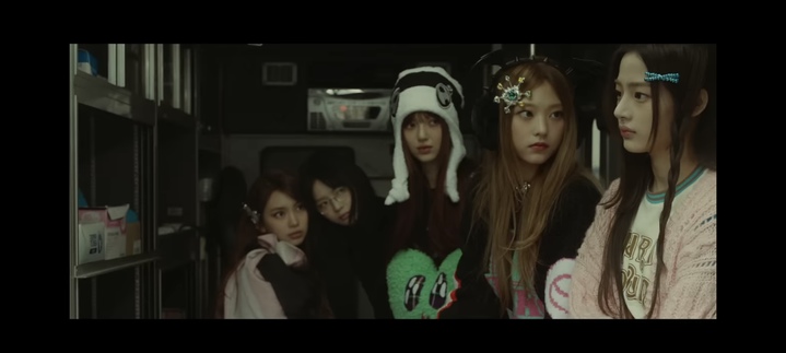 [서울=뉴시스] 'OMG' 뉴진스. 2023.01.03. (사진 = 유튜브 캡처) photo@newsis.com *재판매 및 DB 금지