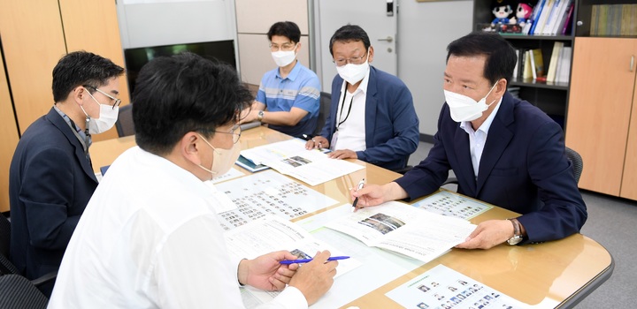 [거창=뉴시스]구인모 거창군수가 국비확보를 위해 중앙부처를 방문했다. *재판매 및 DB 금지