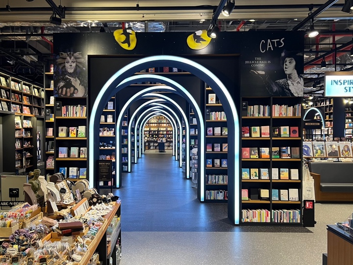 [서울=뉴시스]뮤지컬 '캣츠'와 복합문화공간 아크앤북이 협업한 체험존. (사진=에스앤코 제공) 2023.01.04. photo@newsis.com *재판매 및 DB 금지