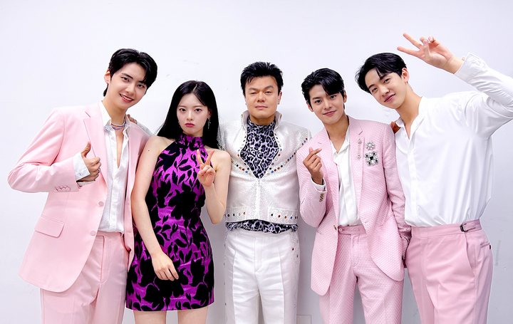 [서울=뉴시스] (왼쪽부터) 이진혁·한수아·박진영·려운·김현진. 2023.01.04. (사진=JYP엔터테인먼트 제공) photo@newsis.com *재판매 및 DB 금지 *재판매 및 DB 금지