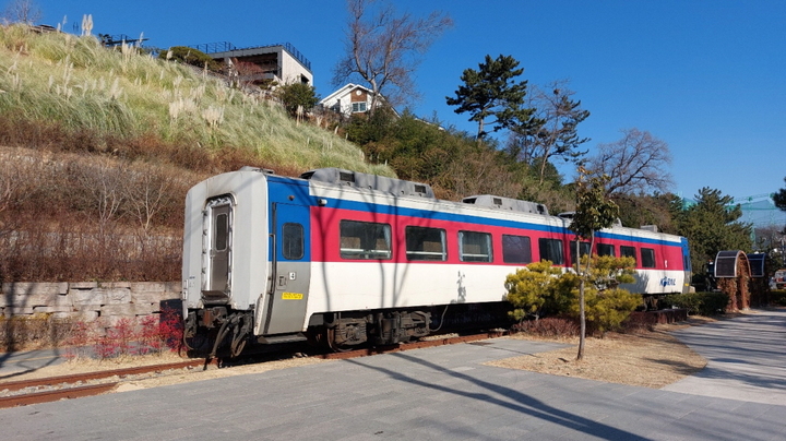 [포항=뉴시스] 강진구 기자 = 경북 포항시는 지난 12월 한국철도공사에서 무궁화호 열차 1량(사진)을 인수해 철길숲 어울누리마당에 설치했다고 4일 밝혔다.(사진=포항시 제공) 2023.01.04.photo@newsis.com *재판매 및 DB 금지