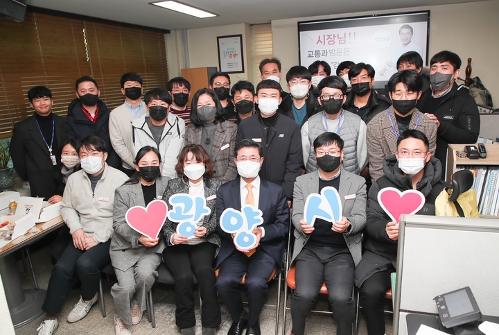 직원들과 소통하는 정인화 광양시장 *재판매 및 DB 금지