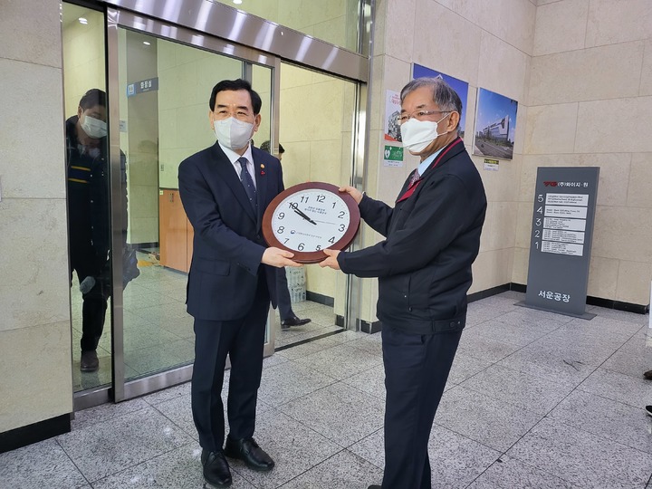 [인천=뉴시스] 임소현 기자 = 이창양 산업통상자원부 장관은 5일 올해 첫 수출현장으로 인천 계양구에 위치한 와이지-원 서운공장에 방문했다. 2023.01.05. shlim@newsis.com *재판매 및 DB 금지