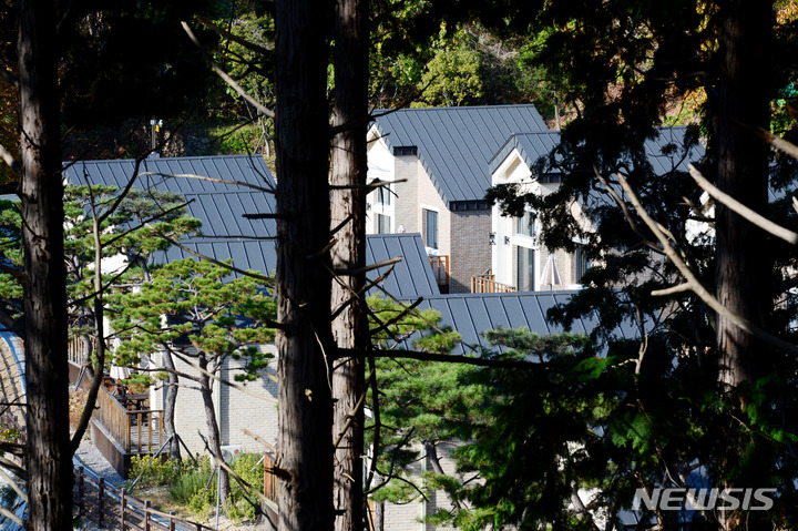 [사천=뉴시스] 차용현 기자 =경남 사천시의 숨은 명소 ‘사천케이블카 자연휴양림’ 전경. 2023.01.06. con@newsis.com 