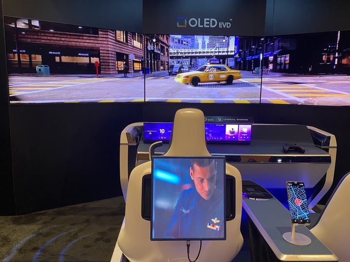 [라스베이거스=뉴시스] 동효정 기자=삼성디스플레이가 4일(현지시간) 향후 자율주행차 등 미래차에 적용되는 자동차용 신제품 '뉴 디지털 콕핏'을 선보였다. 2023.01.05. vivid@newsis.com *재판매 및 DB 금지