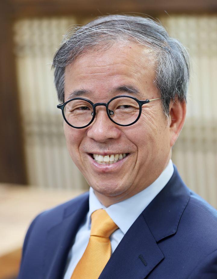 [서울=뉴시스]동국대 20대 총장 윤재웅 교수(사진=동국대 제공) *재판매 및 DB 금지