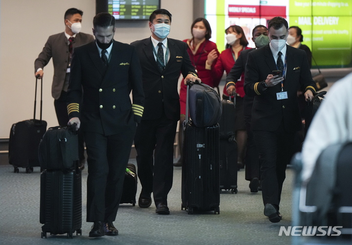 [리치먼드=AP/뉴시스] 캐나다 리치먼드의 밴쿠버 국제공항 입국장 2023.01.05.