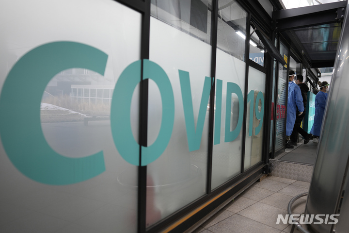 경기, 코로나19 신규 확진 9837명…사망 10명