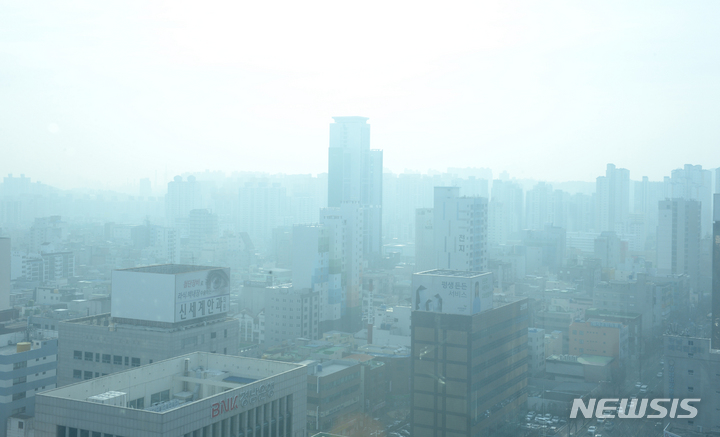 황사 덮쳐 뿌연 울산, 올해 첫 '미세먼지 경보'