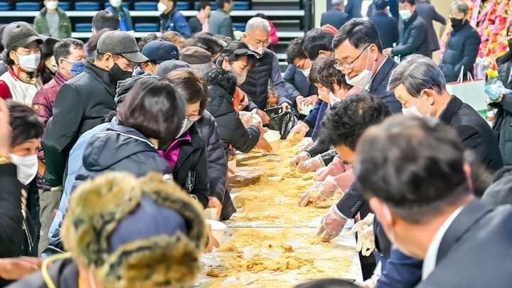 3년만에 열린 '함안곶감축제' 성료&nbsp; *재판매 및 DB 금지