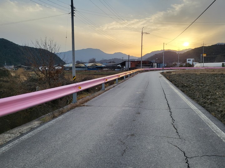 농로에 설치된 컬러 가드레일. (사진=가평군 제공) *재판매 및 DB 금지