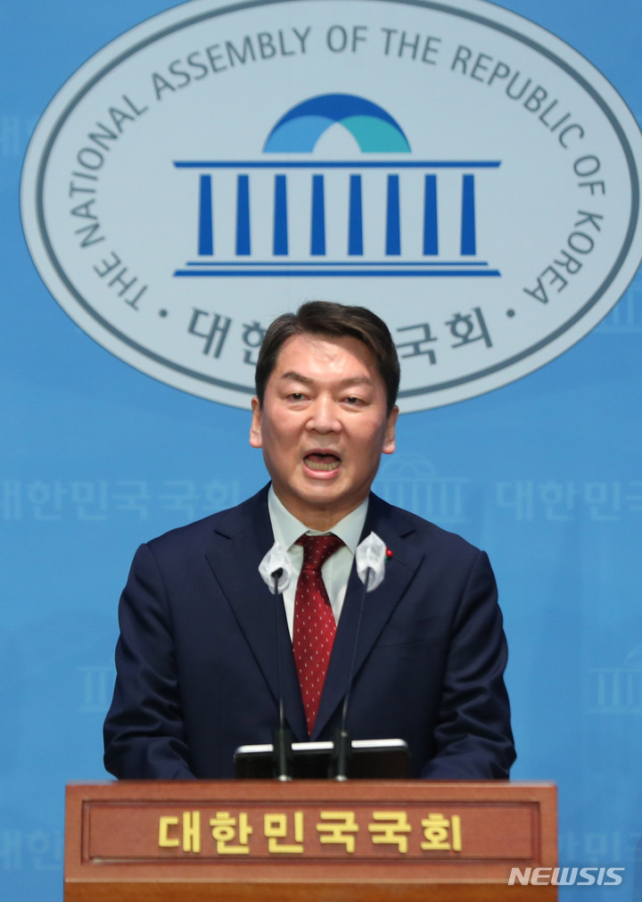 [서울=뉴시스] 추상철 기자 = 안철수 국민의힘 의원이 9일 오전 서울 여의도 국회에서 당대표 출마 선언을 하고 있다. 2023.01.09. scchoo@newsis.com