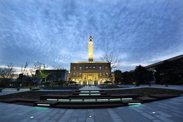 [평택=뉴시스] 평택대학교 100주년 기념탑 *재판매 및 DB 금지