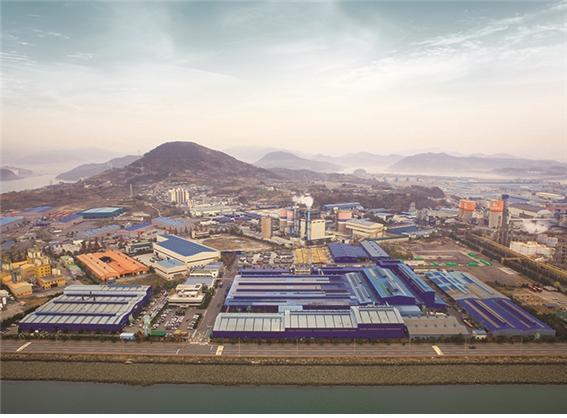 [광양=뉴시스] 배상현기자=종합내화물 기업인 조선내화는 신성장동력 발굴과 주력사업 전문성 강화를 위해 인적분할을 통한 지주회사 체제 전환을 추진한다고 10일 밝혔다. 사진은 조선내화 전경. (사진=조선내화 제공), 2023.01.10.&nbsp; praxis@newsis.com&nbsp; *재판매 및 DB 금지