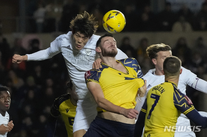 [옥스포드=AP/뉴시스] 영국 축구 구단 옥스포드유나이티드가 직원들에게 법정 최저임금을 지급하지 않았다고 22일 BBC는 보도했다. 사진은 옥스포드유나이티드와 아스날의 경기 모습. 2023.06.22.