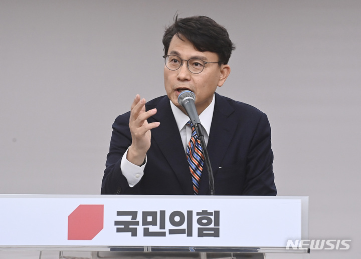 [수원=뉴시스] 김종택 기자 = 윤상현 국민의힘 의원. 2023.01.10. jtk@newsis.com