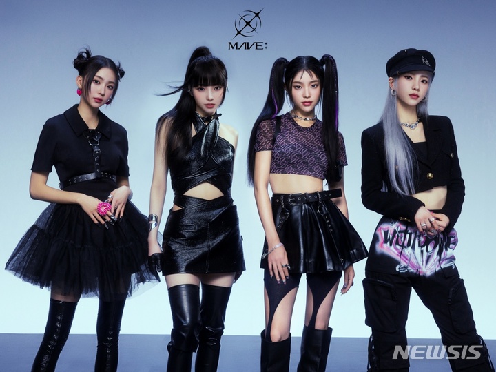 [서울=뉴시스] (왼쪽부터) 마티·제나·타이라·시우. 2023.01.11. (사진=메타버스엔터테인먼트 제공) photo@newsis.com *재판매 및 DB 금지