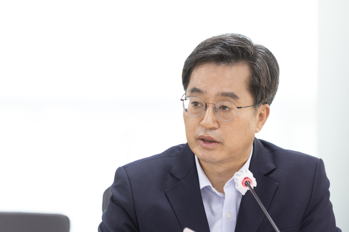 김동연 경기도지사가 11일 오전 경기도청 다목적회의실에서 열린 주간 실국장 회의에서 인사말을 하고 있다. (사진=경기도 제공) *재판매 및 DB 금지