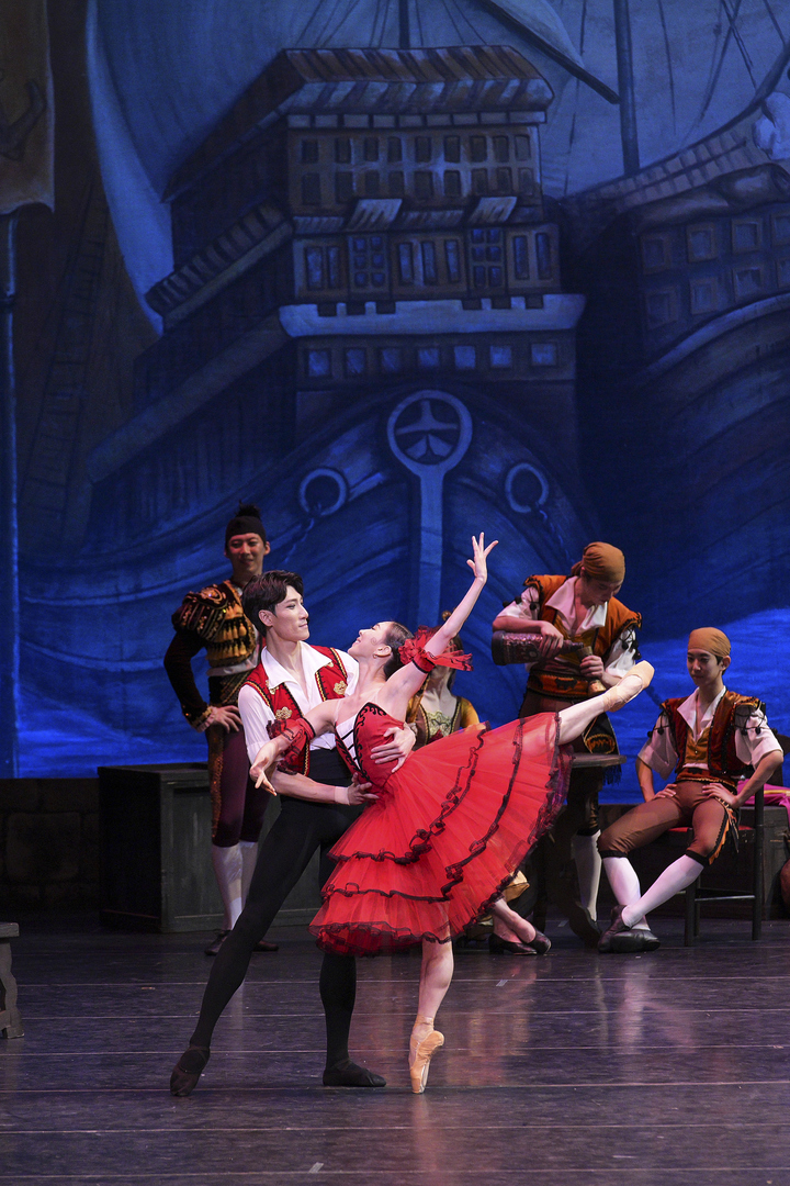 [서울=뉴시스]'돈키호테' 공연 사진. (사진=유니버설발레단/Kyongjin Kim 제공) 2023.01.12. photo@newsis.com *재판매 및 DB 금지