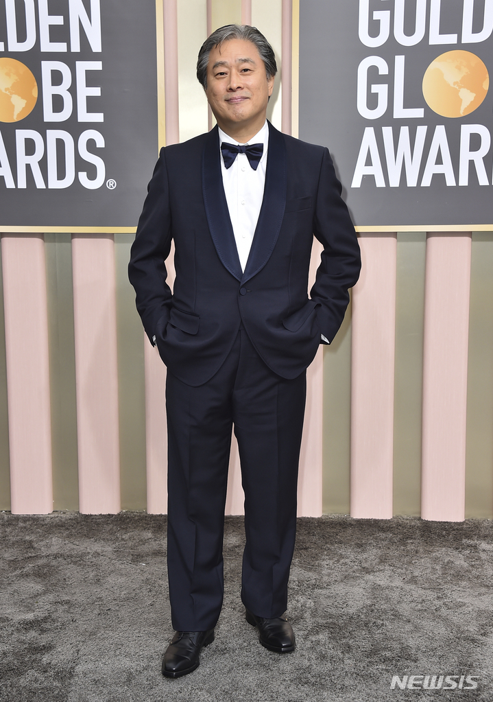 [로스앤젤레스=AP/뉴시스] 박찬욱 감독이 10일(현지 시각) 미국 로스앤젤레스(LA) 비벌리 힐튼 호텔에서 열린 제80회 골든글로브 시상식에 참석했다.