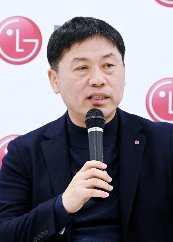 [클락스빌=뉴시스]LG전자 H&A(Home Appliance & Air Solution)사업본부장 류재철 사장이 9일(현지 시간) 미국 테네시 생산법인에서 국내 기자들을 대상으로 간담회를 진행했다. (사진 = LG전자) 2023.1.13. photo@newsis.com&nbsp; *재판매 및 DB 금지