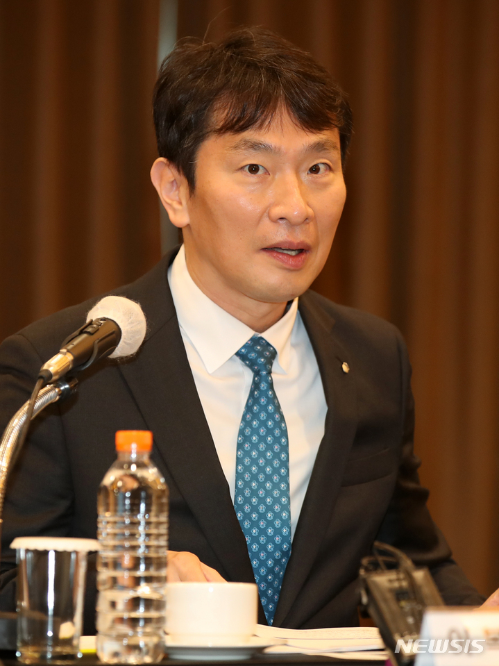 [서울=뉴시스] 고범준 기자 = 이복현 금융감독원장이 13일 오전 서울 영등포구 켄싱턴호텔에서 열린 기관전용사모펀드 운용사 CEO 간담회에서 발언을 하고 있다. 2023.01.13. bjko@newsis.com