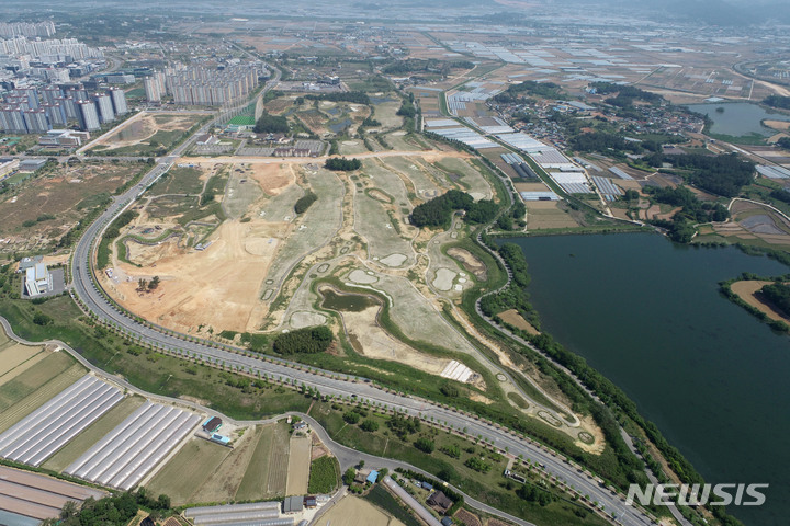 [나주=뉴시스] 드론으로 촬영한 나주혁신도시 한국에너지공대 부지와 에너지클러스터 조성 예정지. (사진=전남도 제공) 2023.01.14. photo@newsis.com
