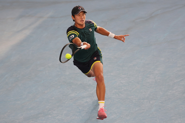 [서울=뉴시스] 정병혁 기자 = 권순우가 14일 호주 애들레이드에서 열린 남자프로테니스(ATP) 투어 애들레이드 인터내셔널 2차 대회 결승전 로베르토 바우티스타 아굿(26위·스페인)과의 경기를 하고 있다.(사진=호주테니스협회 제공) 2023.01.14. photo@newsis.com *재판매 및 DB 금지