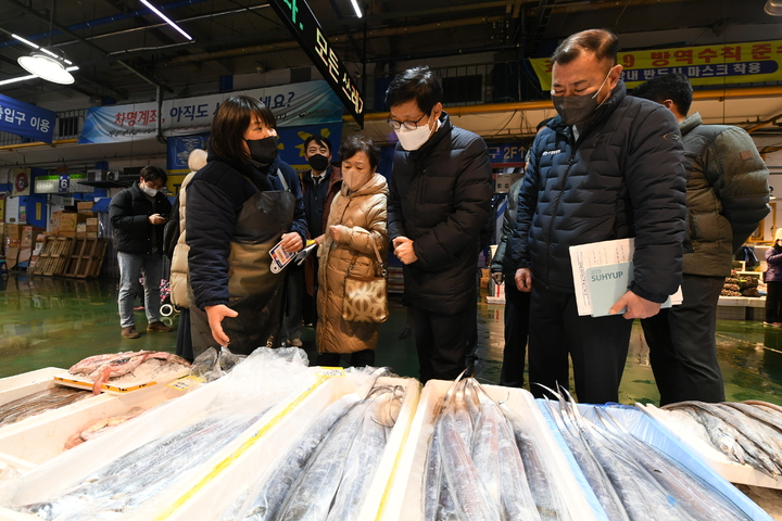 송상근 해수부 차관, 설 앞두고 수산물 물가 현장 점검