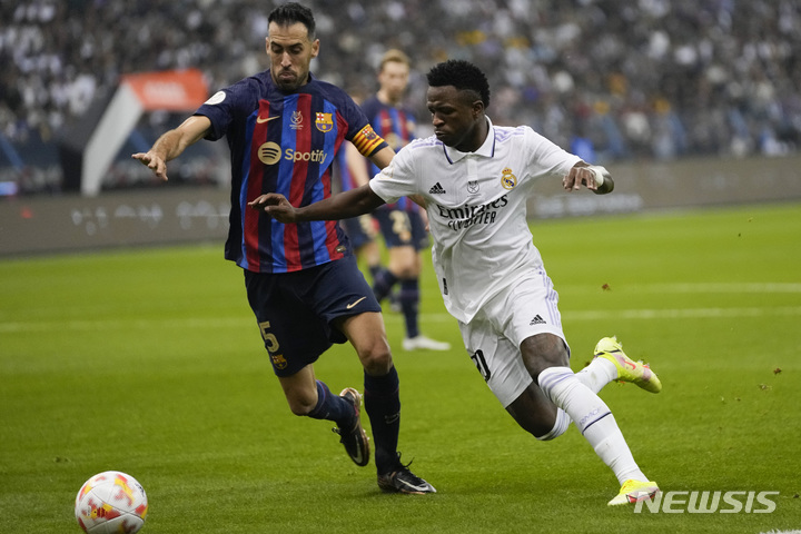 [리야드=AP/뉴시스]바르셀로나 부스케츠. 2023.01.16.