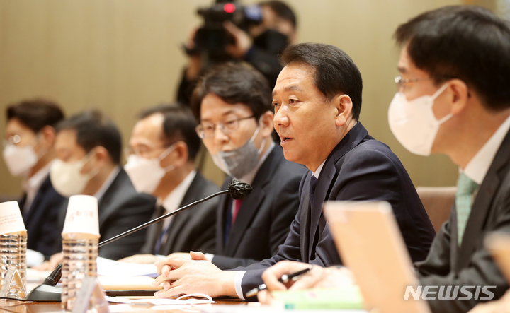 [서울=뉴시스] 고범준 기자 = 이광재 국회사무총장이 16일 오전 서울 여의도 국회 접견실에서 열린 국회 신년 핵심추진업무 기자간담회에서 인사말을 하고 있다. 2023.01.16. bjko@newsis.com