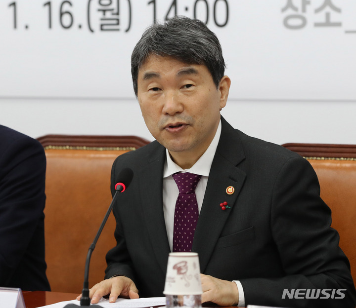 [서울=뉴시스] 전진환 기자 = 이주호 사회부총리 겸 교육부장관이 지난달 16일 오후 서울 여의도 국회에서 열린 교육개혁 당·정협의회에서 발언하고 있다. 2023.02.14. amin2@newsis.com