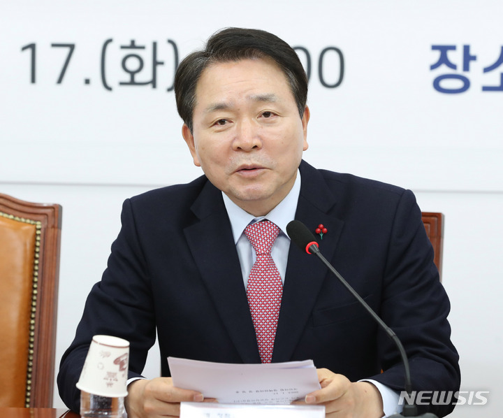 [서울=뉴시스] 전진환 기자 = 성일종 국민의힘 정책위의장이 지난 17일 오전 서울 여의도 국회에서 열린 설명절 특별국민안전대책 당·정협의회에서 발언하고 있다. 2023.01.17. amin2@newsis.com