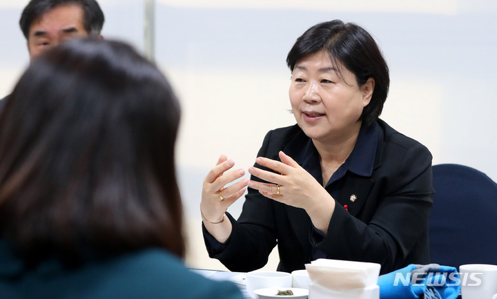 [서울=뉴시스] 추상철 기자 = 서영교 더불어민주당 의원. 2023.01.17. scchoo@newsis.com