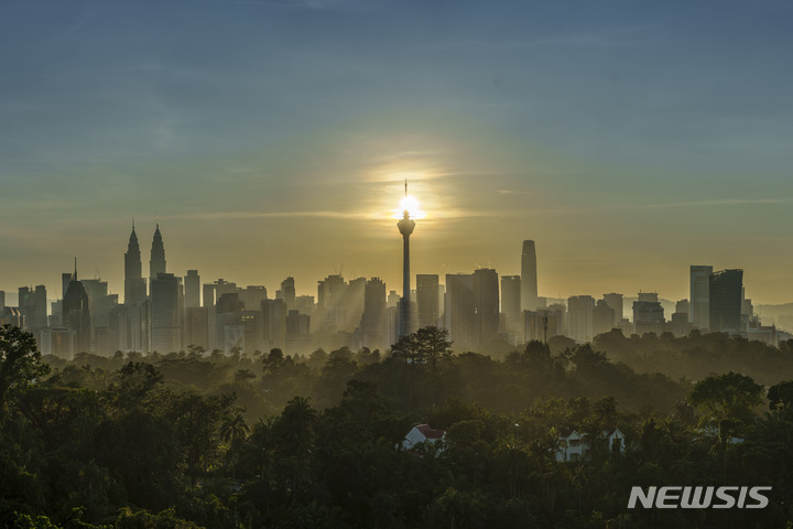 [쿠알라룸푸르=AP/뉴시스] 지난달 25일 말레이시아 페낭 주 집행위원회는 에어비앤비 등을 통한 단기 숙소 대여를 금지한다고 밝혔다. *기사 본문과는 무관한 사진&nbsp;&nbsp;&nbsp;&nbsp; 2023.06.08.