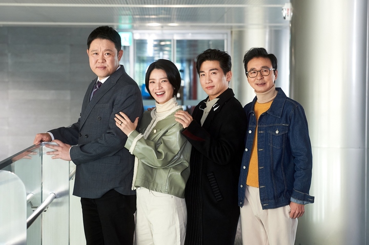 왼쪽부터 김구라, 안영미, 유세윤, 김국진