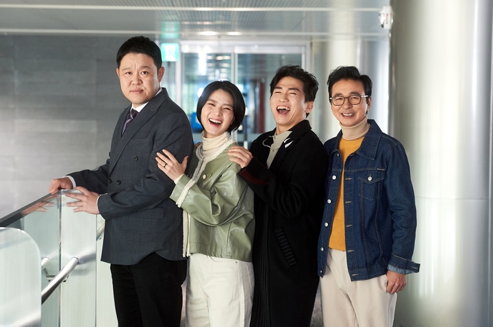 왼쪽부터 김구라, 안영미, 유세윤, 김국진