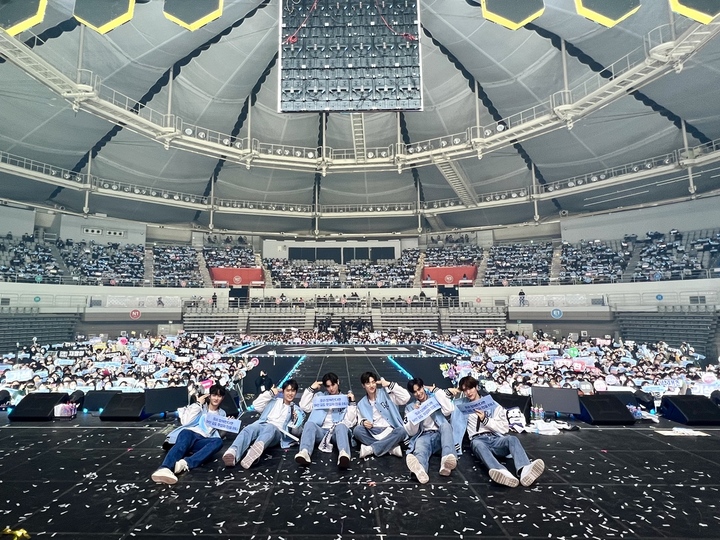 [서울=뉴시스] DKZ 첫 팬콘서트 2023.01.18.(사진= 동요엔터테인먼트 제공) photo@newsis.com *재판매 및 DB 금지