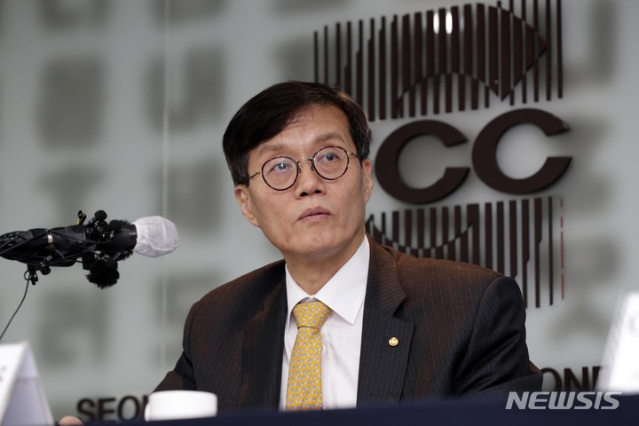 [서울=뉴시스] 사진공동취재단 = 이창용 한국은행 총재가 지난 18일 오후 서울 중구 태평로 프레스센터에서 열린 외신기자클럽 기자간담회에서 발언하고 있다. 2023.01.18. photo@newsis.com